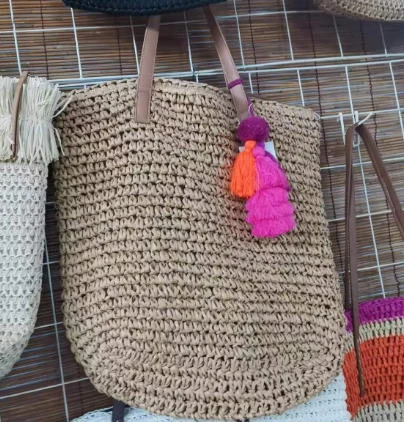 Sac femme tissé à la main avec des boules colorées