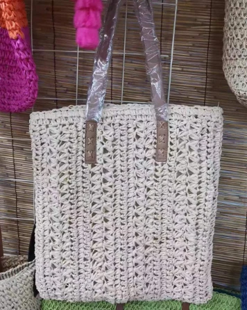 Sac à bandoulière creux fait à la main pour femmes, motif au crochet