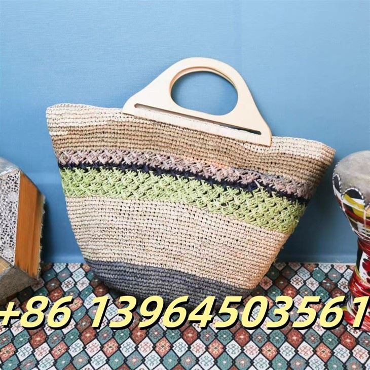 Sac à main Raffia avec des poignées en bois