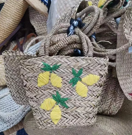 Sac à main de paille de broderie