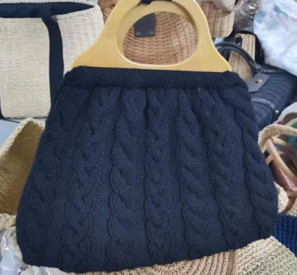 Sac à main femme noir en laine avec poignées en bois