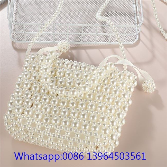 Sac fait main en perles blanches