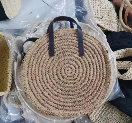 Petit sac à bandoulière rond marron pour fille