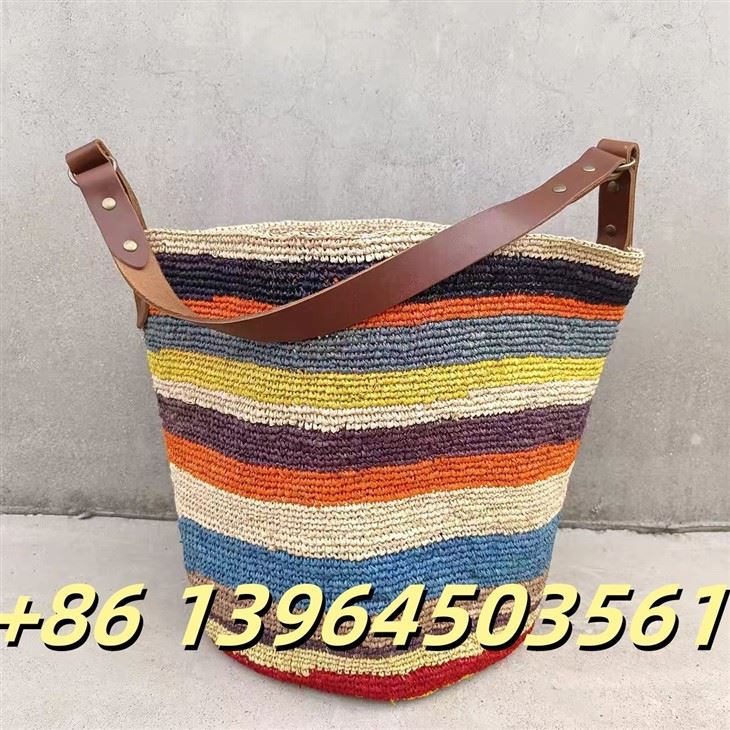 Seau de raffina coloré avec du vrai cuir