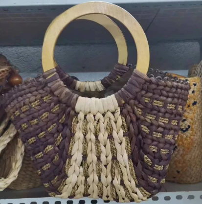 Sac de paille tissé à la main de couleur foncée sac