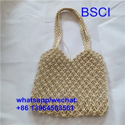 Identification des matériaux d'authenticité et d'observation des sacs en cuir