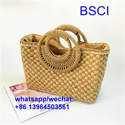 Collecte minutieuse des sacs pendant les saisons d'automne et d'hiver
