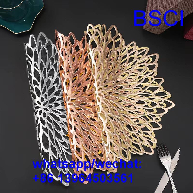 Sets de table en plastique découpés au laser