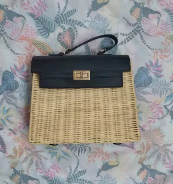 Sac carré en rotin pour femmes