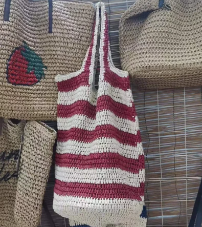 Sac à provisions en paille de papier fait main au crochet à rayures rouges