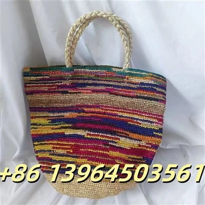 Seau de raffie multicolore fait à la main