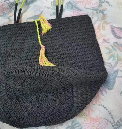 Sac de femmes de paille en papier noir noir