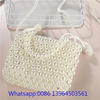 Sac fait main en perles blanches