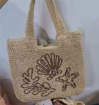 Sac à bandoulière en papier au crochet avec motif de broderie