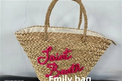 Grands sacs de femmes en paille