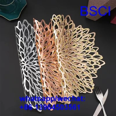 Sets de table en plastique découpés au laser